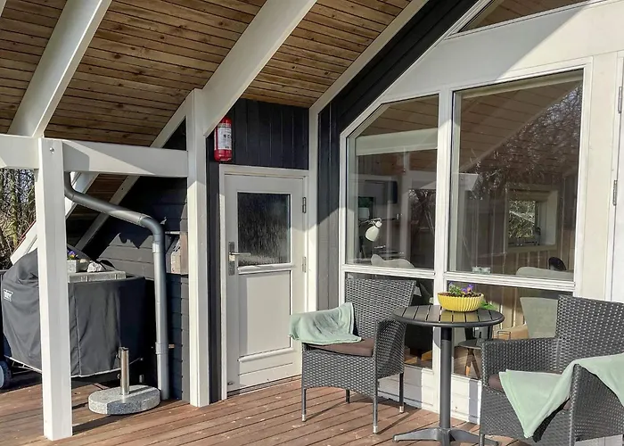 6 Person In Sydals-by Traum *